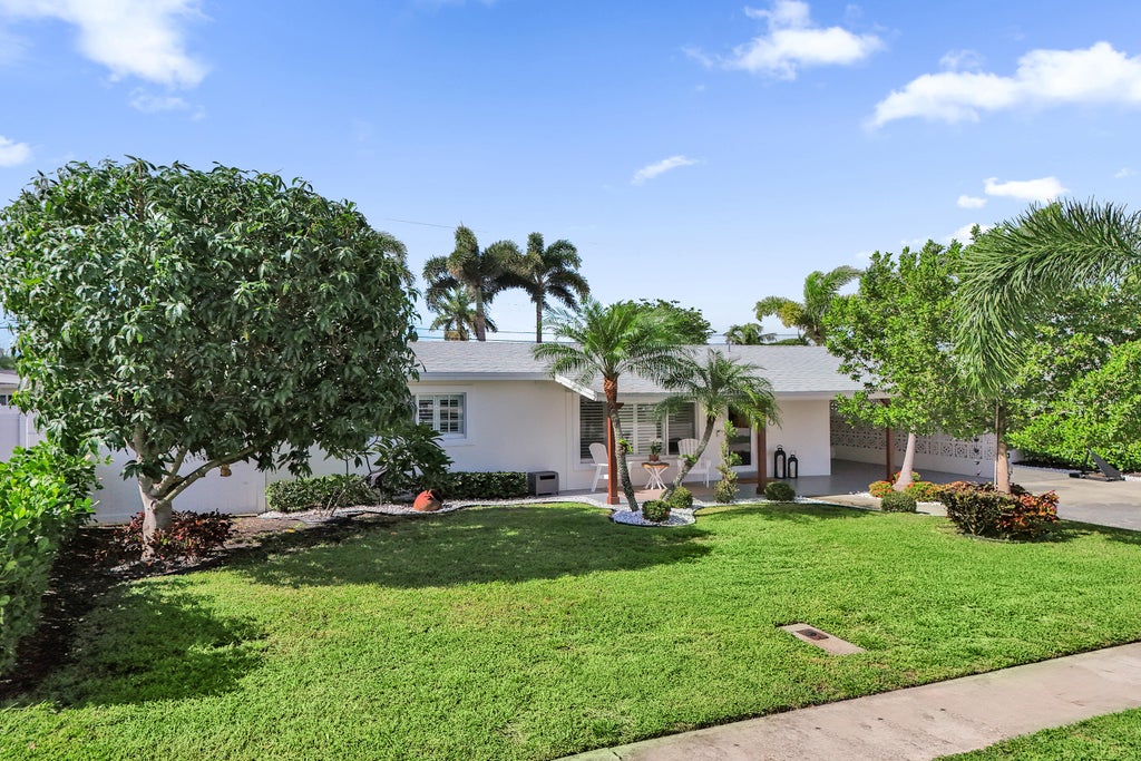 Photo of 500 SE 3RD Street, Deerfield Beach, FL 33441 (MLS # B26083352)