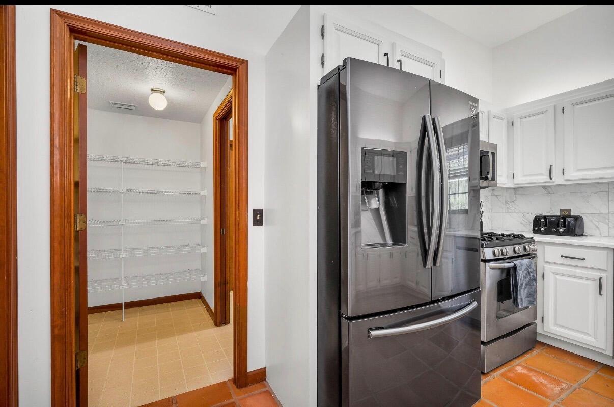 Properties 1324 N Lakeside Drive