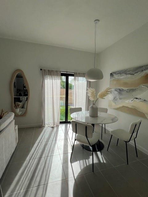 HOLLYWOOD LITTLE RANCHES - Residential Lease