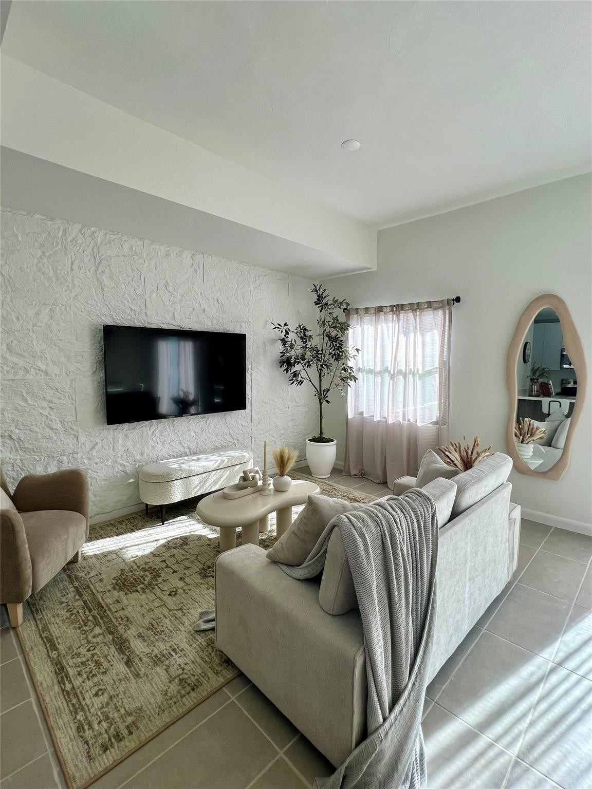 HOLLYWOOD LITTLE RANCHES - Residential Lease