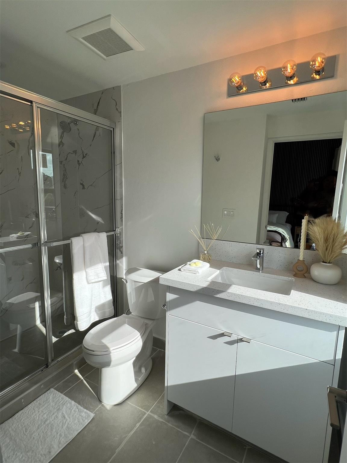 HOLLYWOOD LITTLE RANCHES - Residential Lease