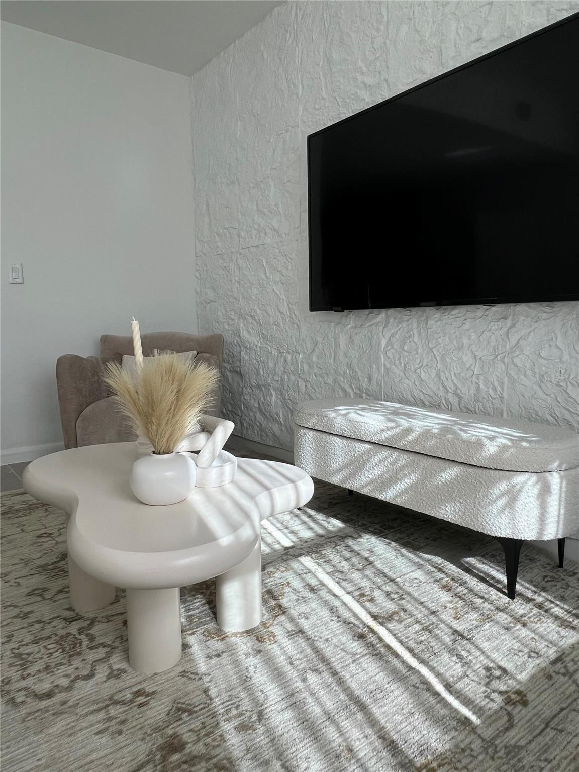 HOLLYWOOD LITTLE RANCHES - Residential Lease