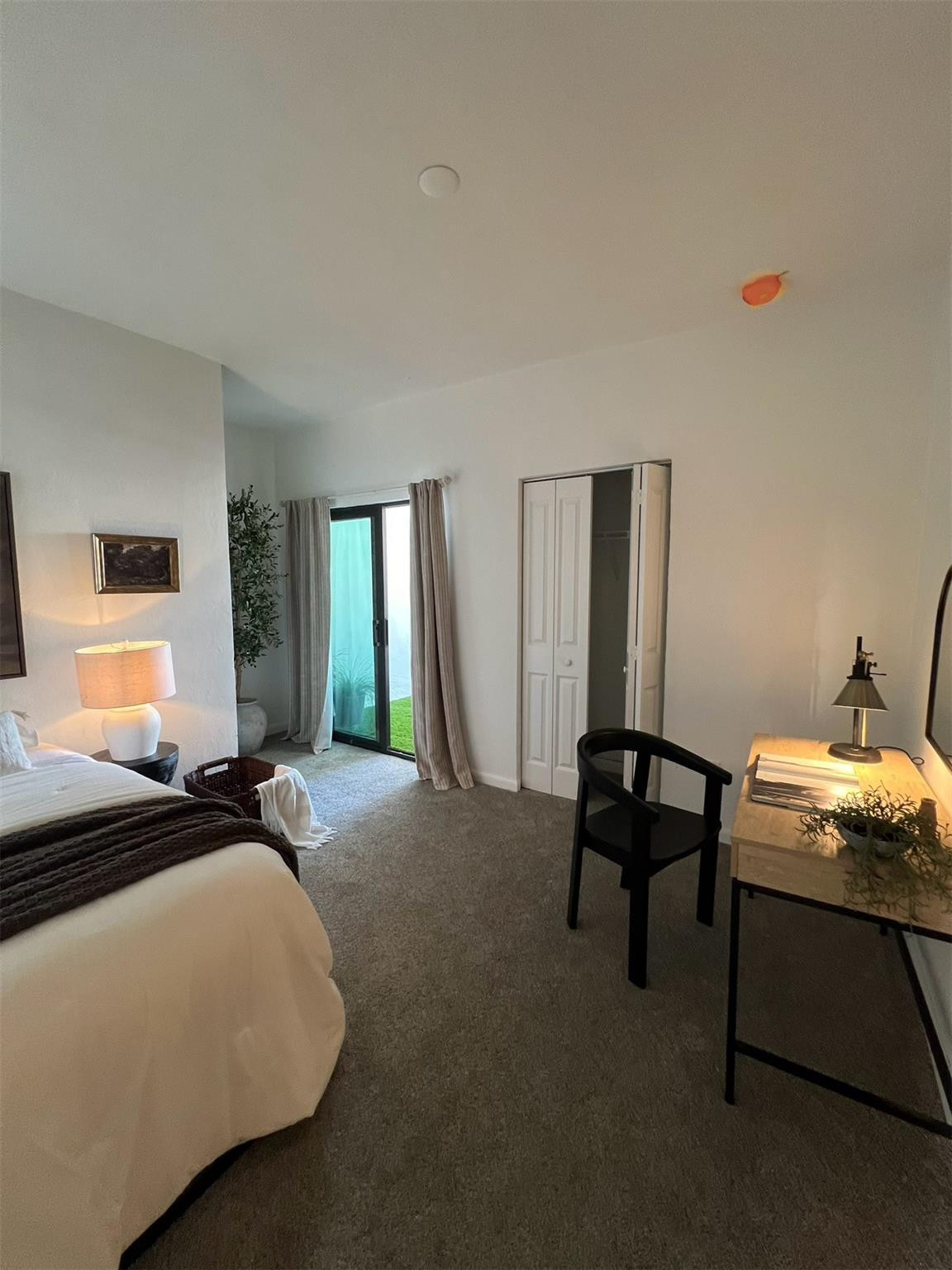 HOLLYWOOD LITTLE RANCHES - Residential Lease