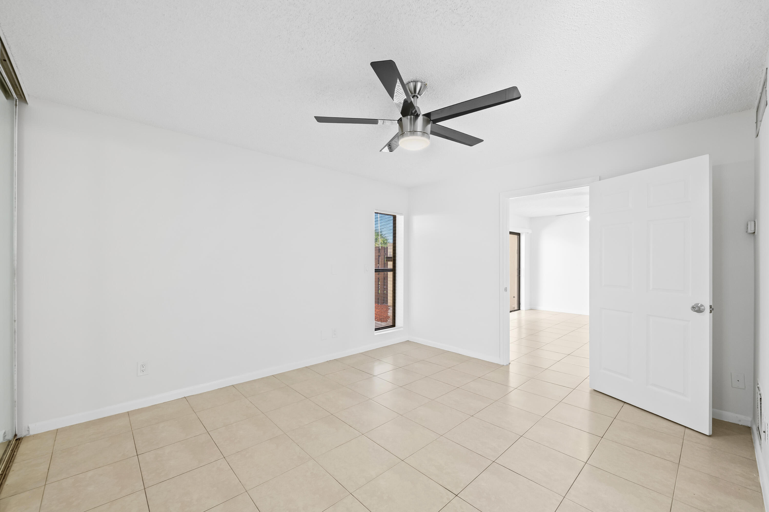 639 Executive Center Drive O-105