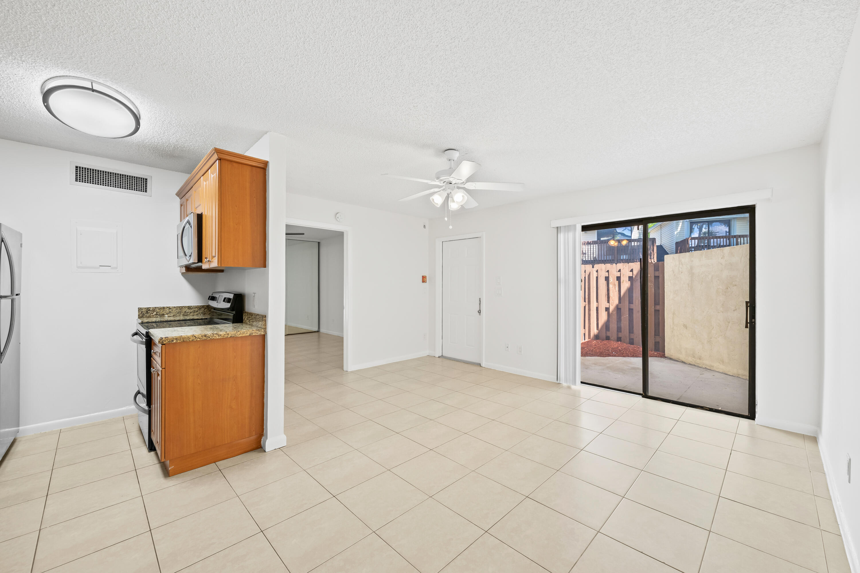 639 Executive Center Drive O-105