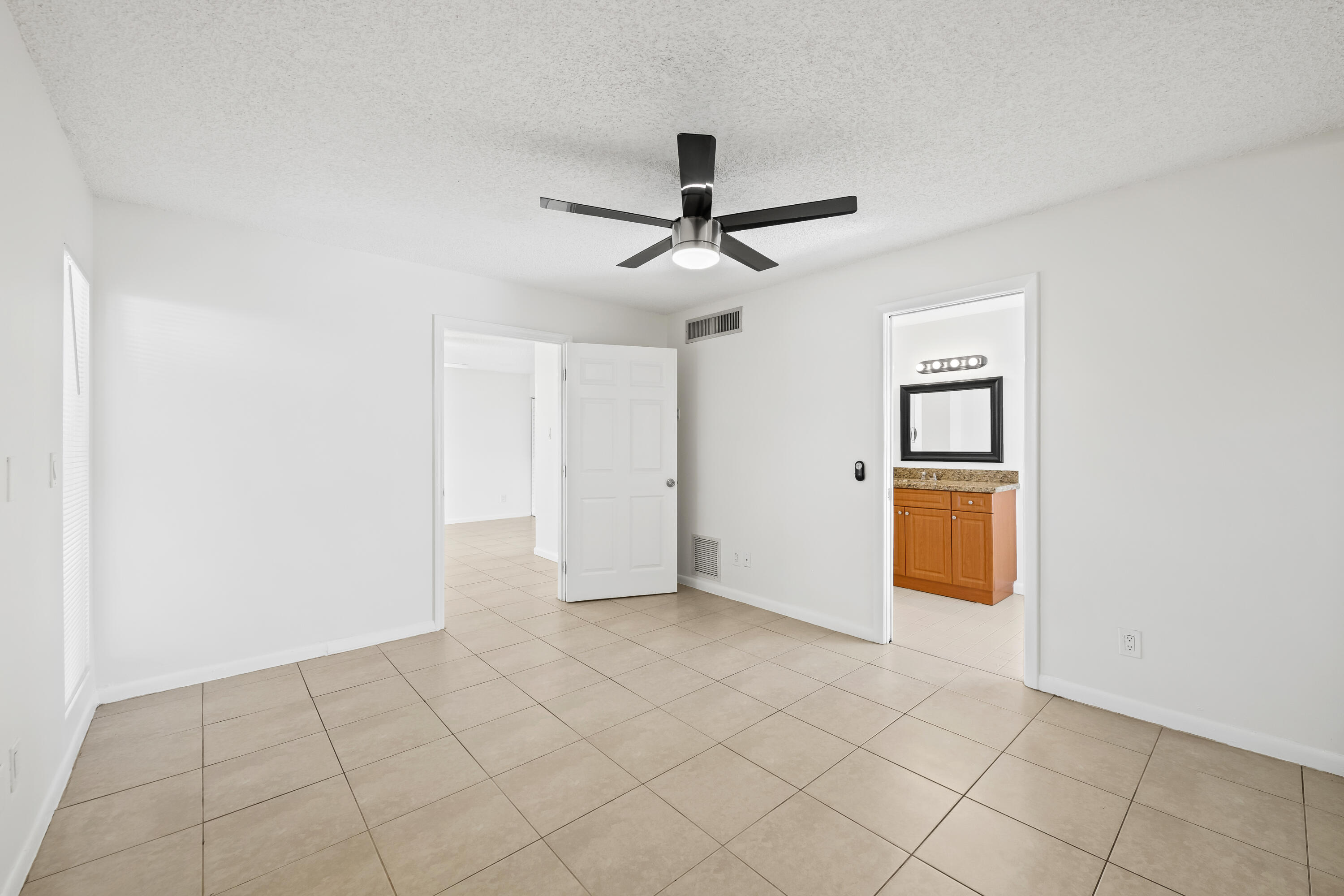639 Executive Center Drive O-105