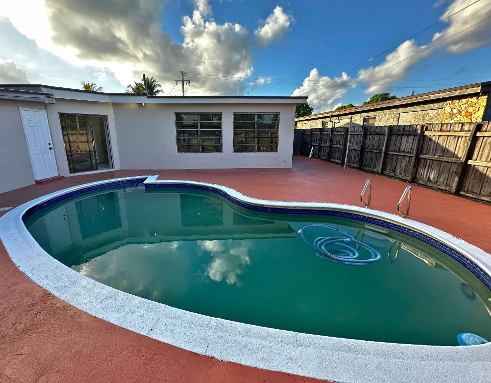 MIRAMAR SEC 5 - Residential Lease