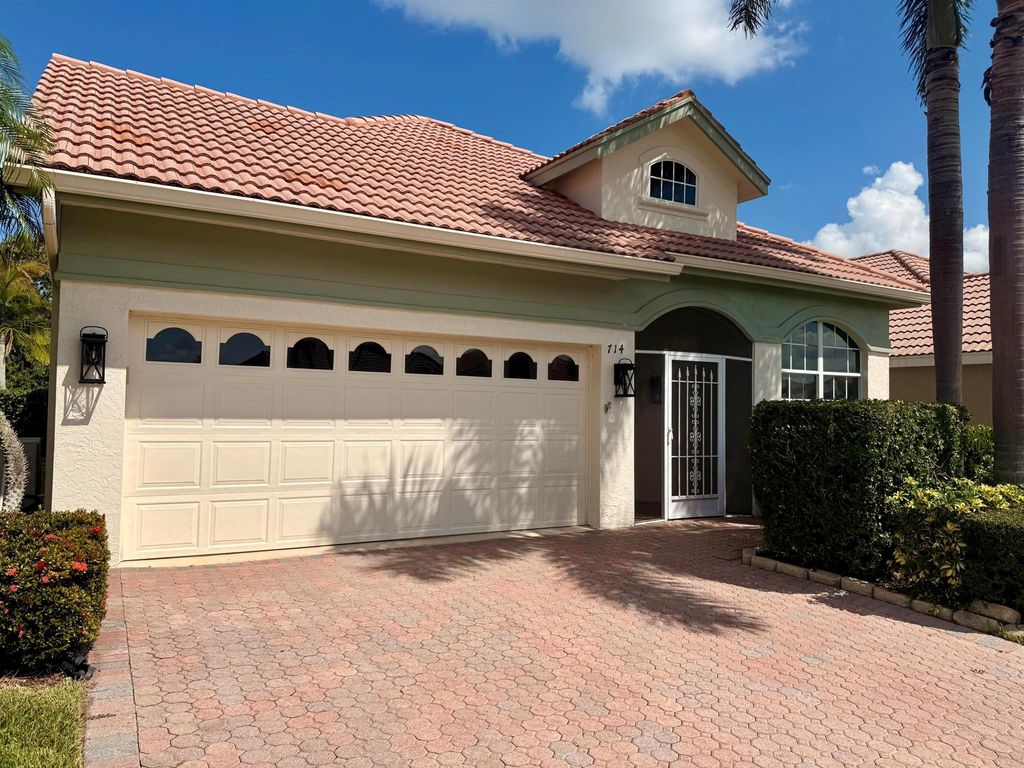 Photo of 714 SW Aruba Bay, Port Saint Lucie, FL 34986 (MLS # R11112126)