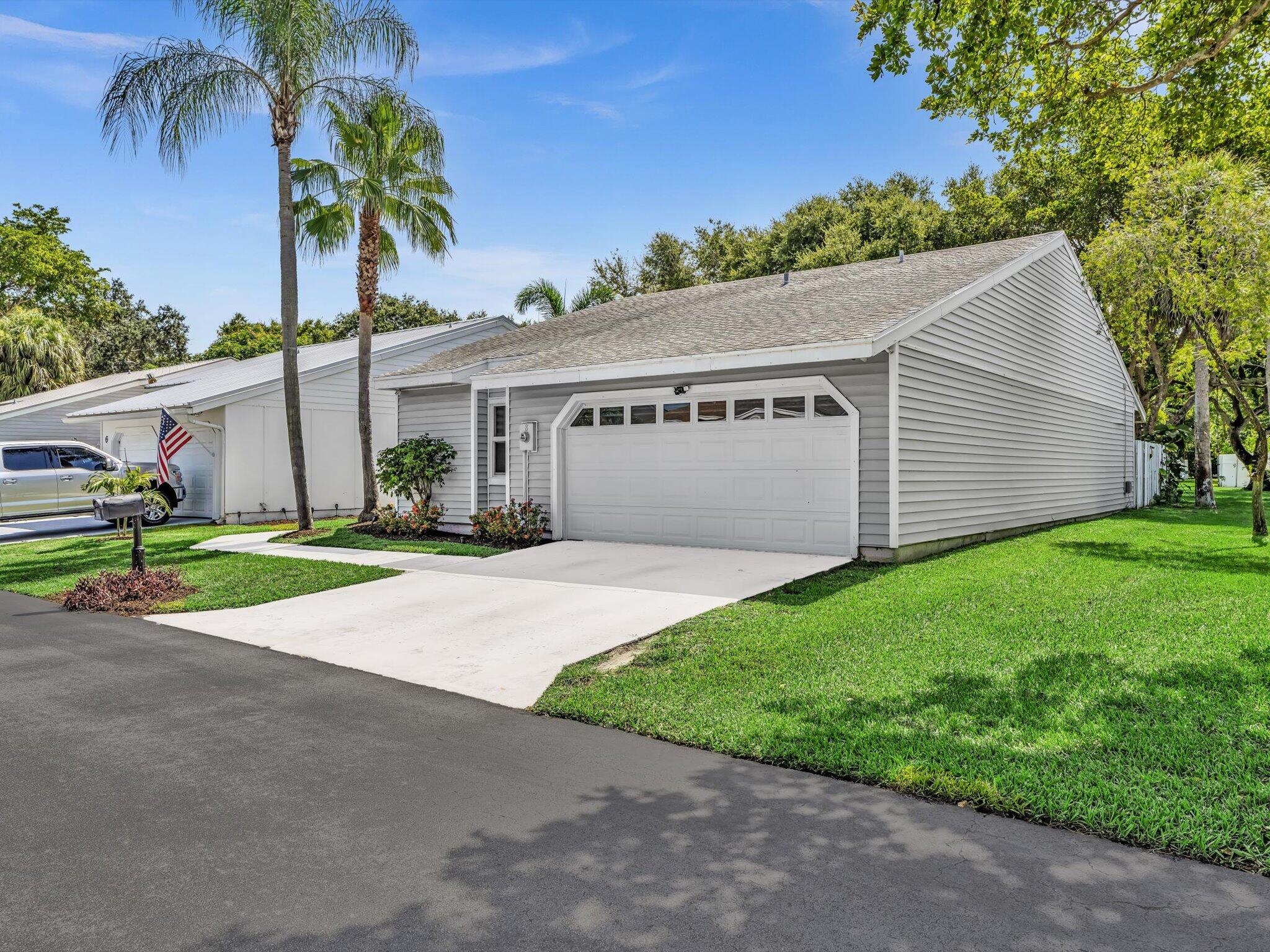 8 Hawthorne Lane