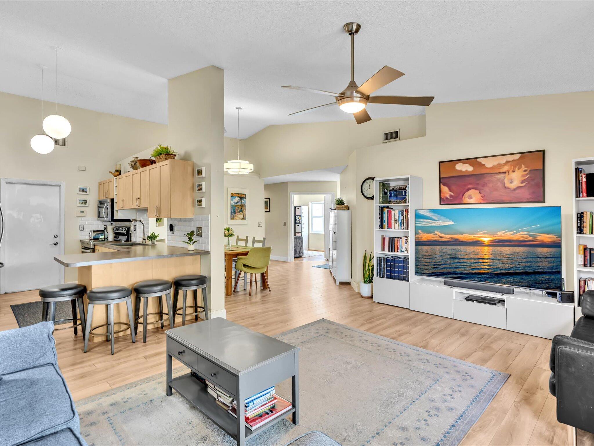 Properties | Stephanie Kaufman 8 Hawthorne Lane