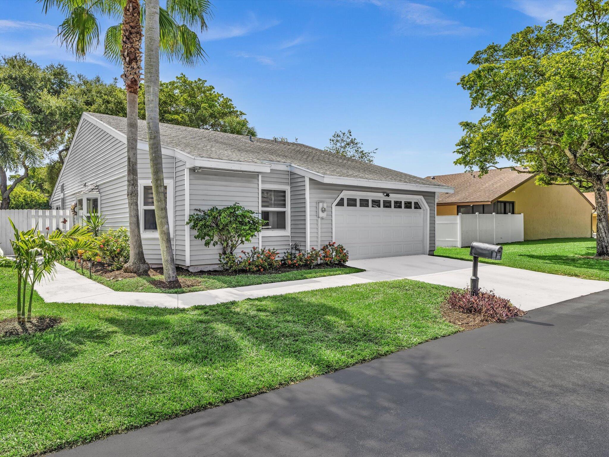 8 Hawthorne Lane