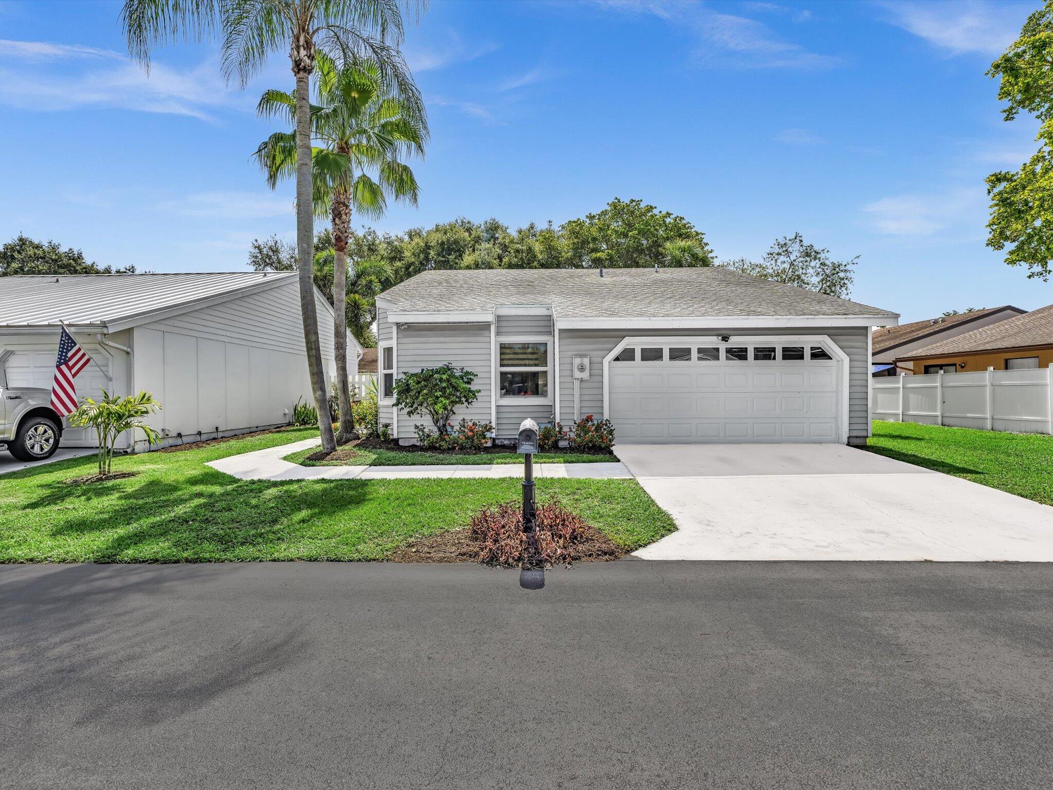 8 Hawthorne Lane