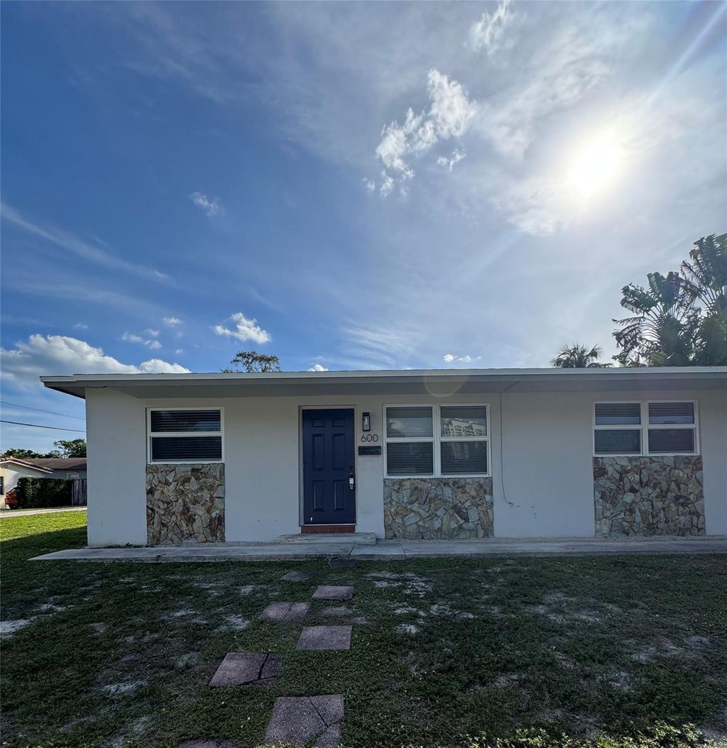 Photo of 600 SW 5th Avenue, Fort Lauderdale, FL 33315 (MLS # F10478526)