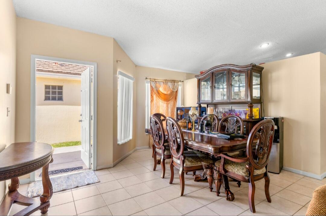 Properties 6179 SAVANNAH Way