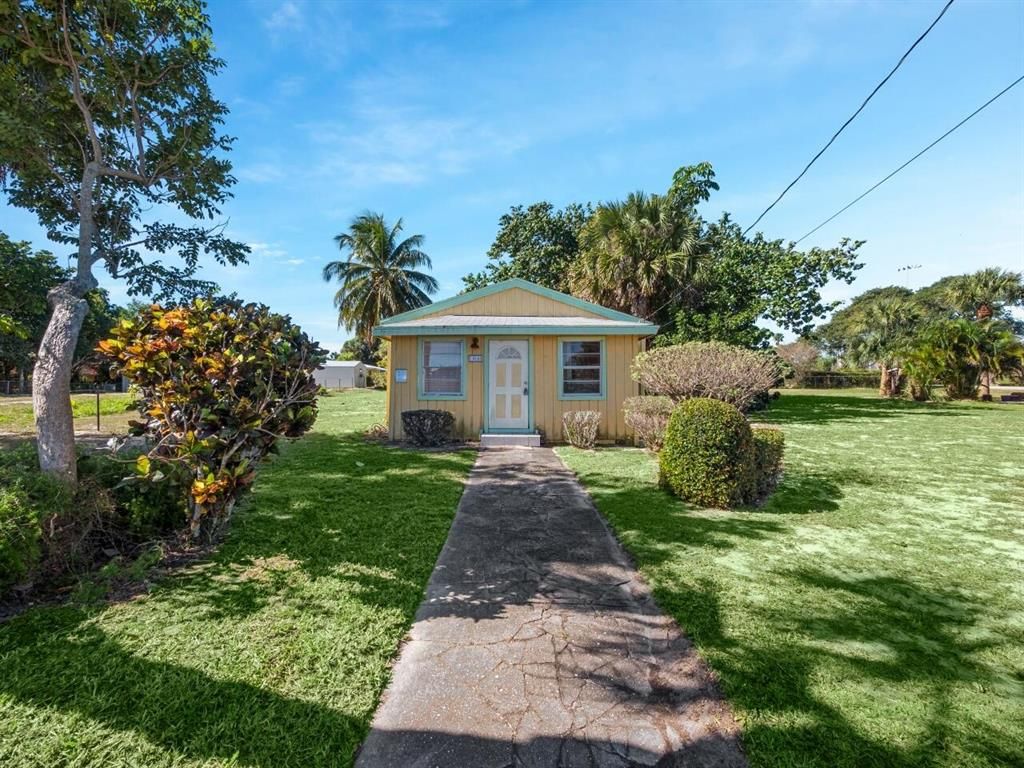 Photo of 10140 SE Dixie Highway, Hobe Sound, FL 33455 (MLS # R10773779)