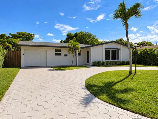 6520 HAYES ST, HOLLYWOOD, FL 33024 - Image ac2a3f7e92b61fc9fd272eba5ca69ba9/1516543685
