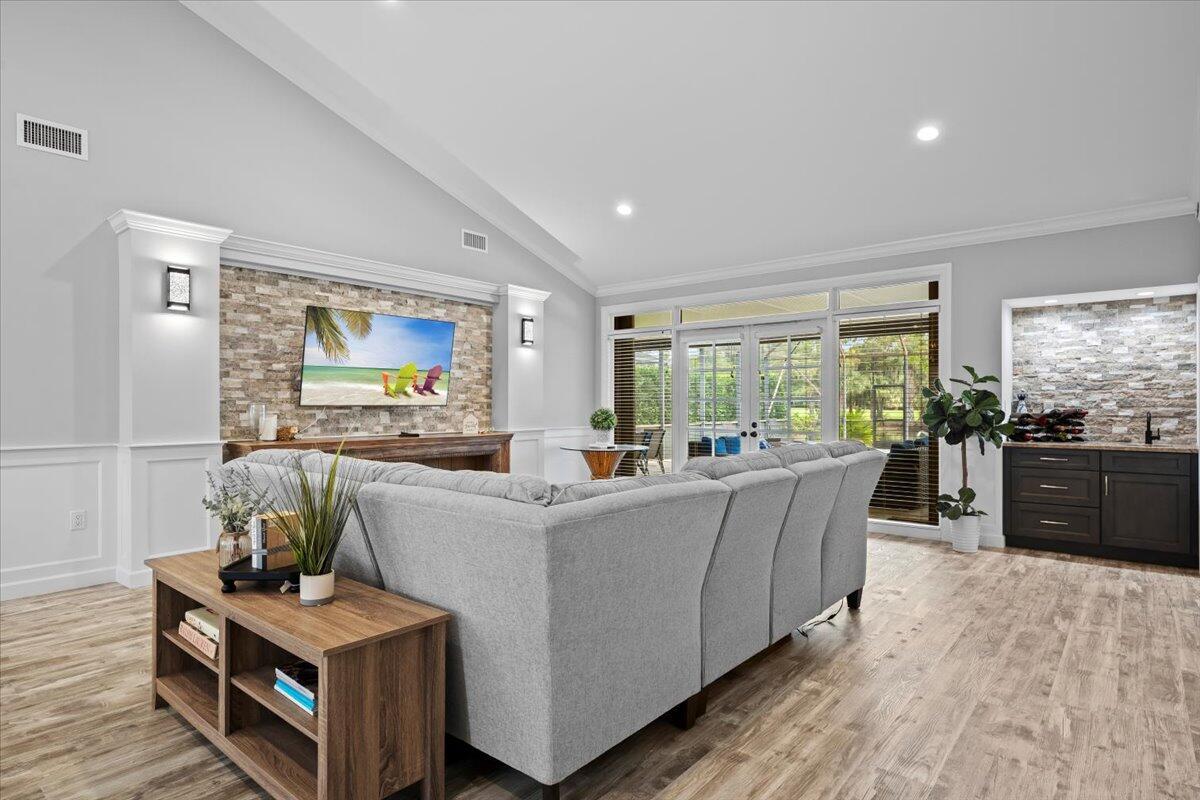 BREAKERS WEST - Residential