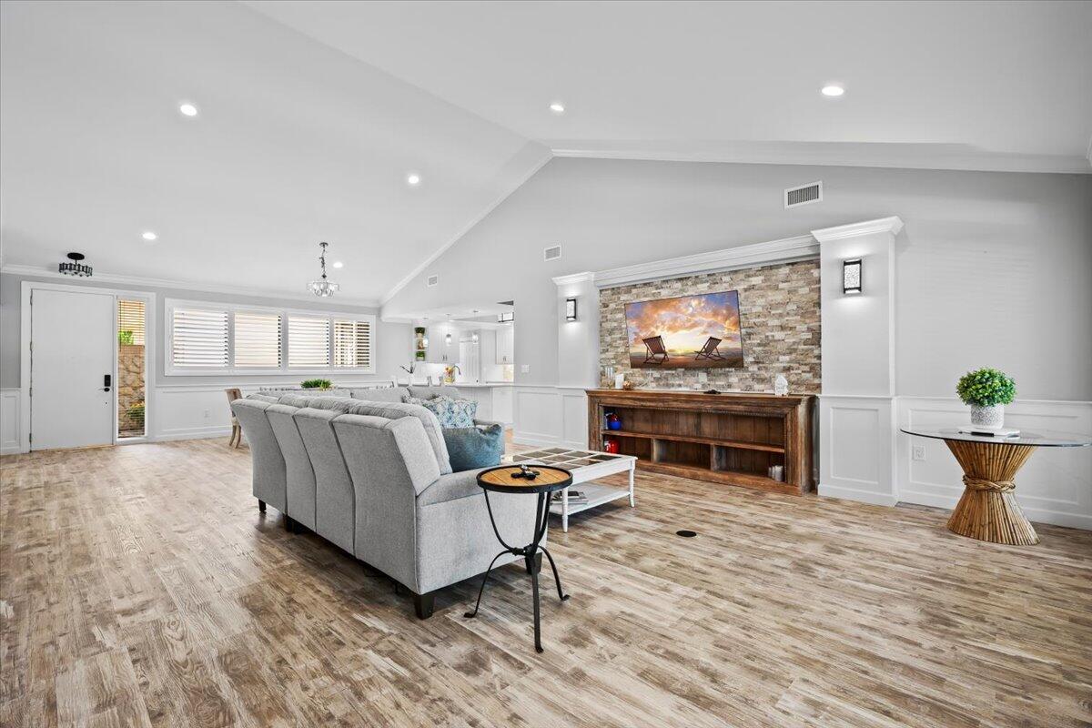 BREAKERS WEST - Residential