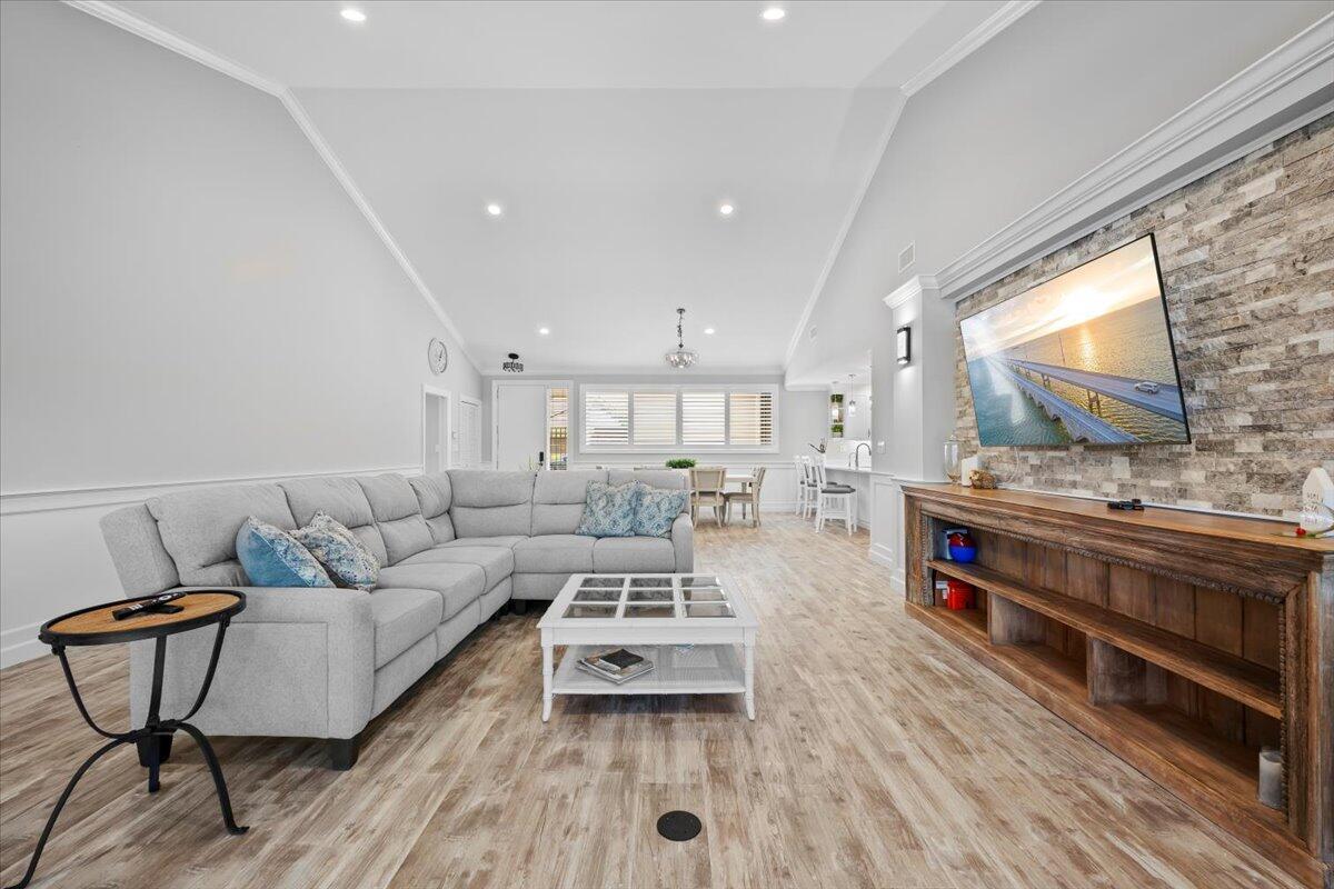 BREAKERS WEST - Residential