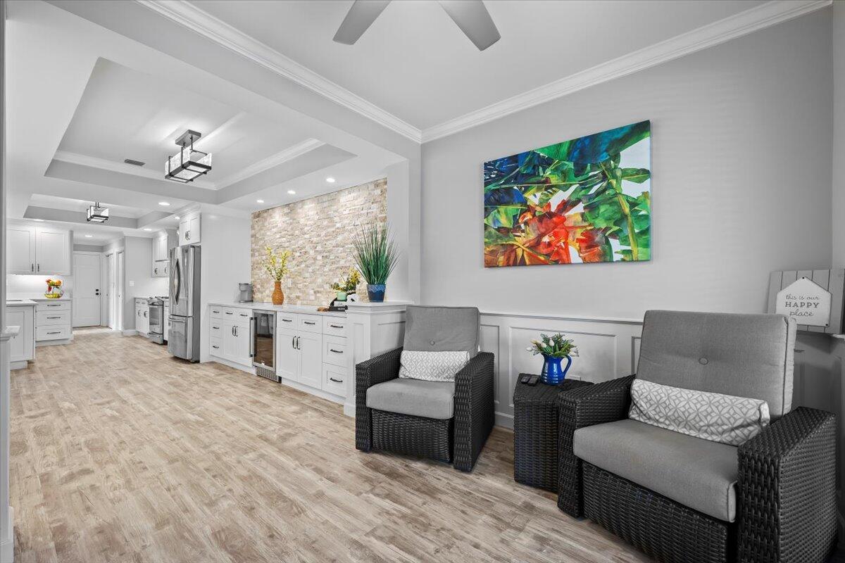 BREAKERS WEST - Residential