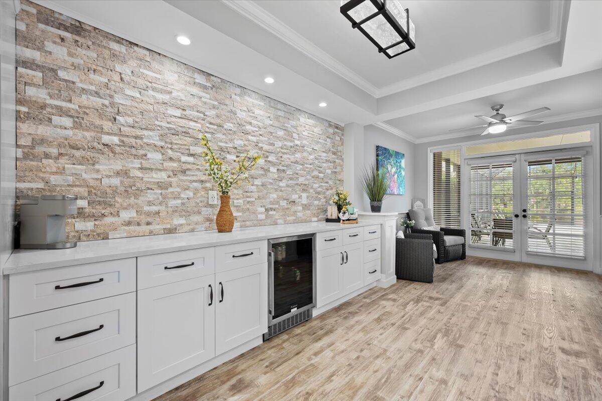BREAKERS WEST - Residential
