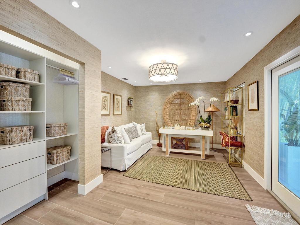 LAKE COVE IN - Residential Lease