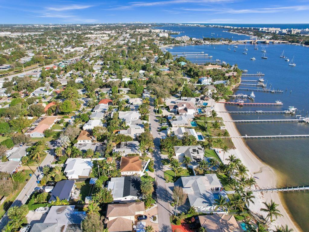 LAKE COVE IN - Residential Lease