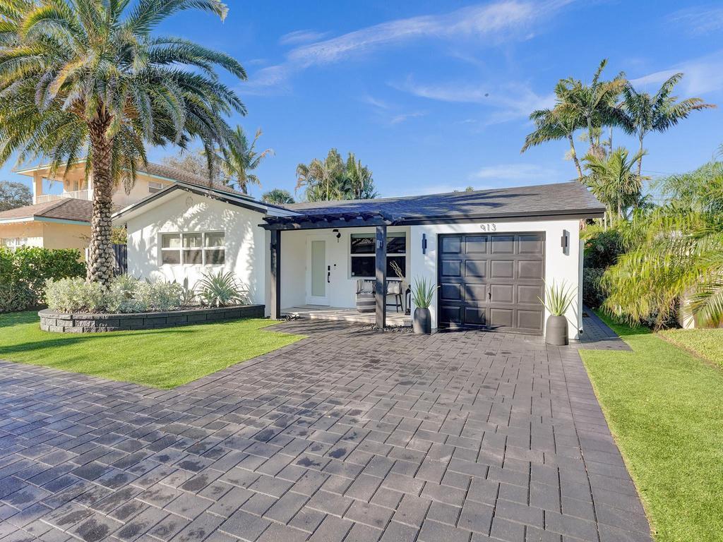 LAKE COVE IN - Residential Lease