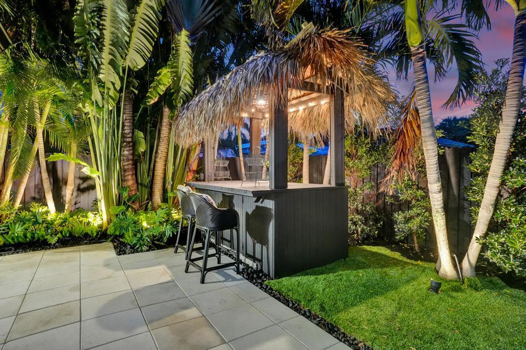 LAKE COVE IN - Residential Lease