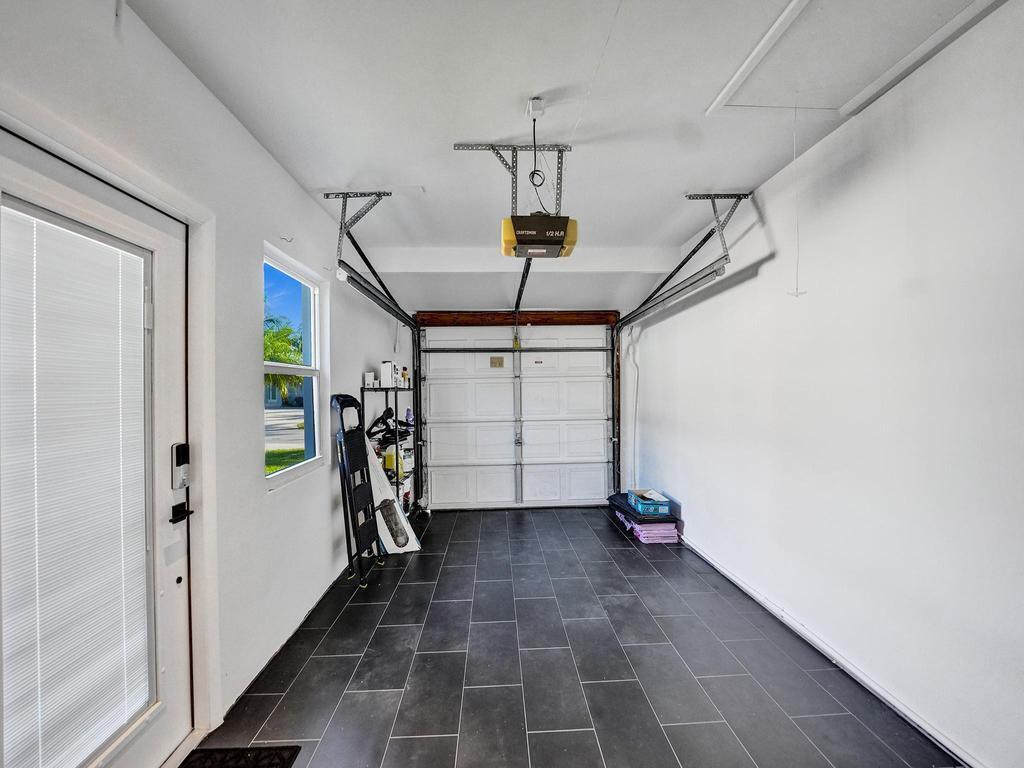 LAKE COVE IN - Residential Lease