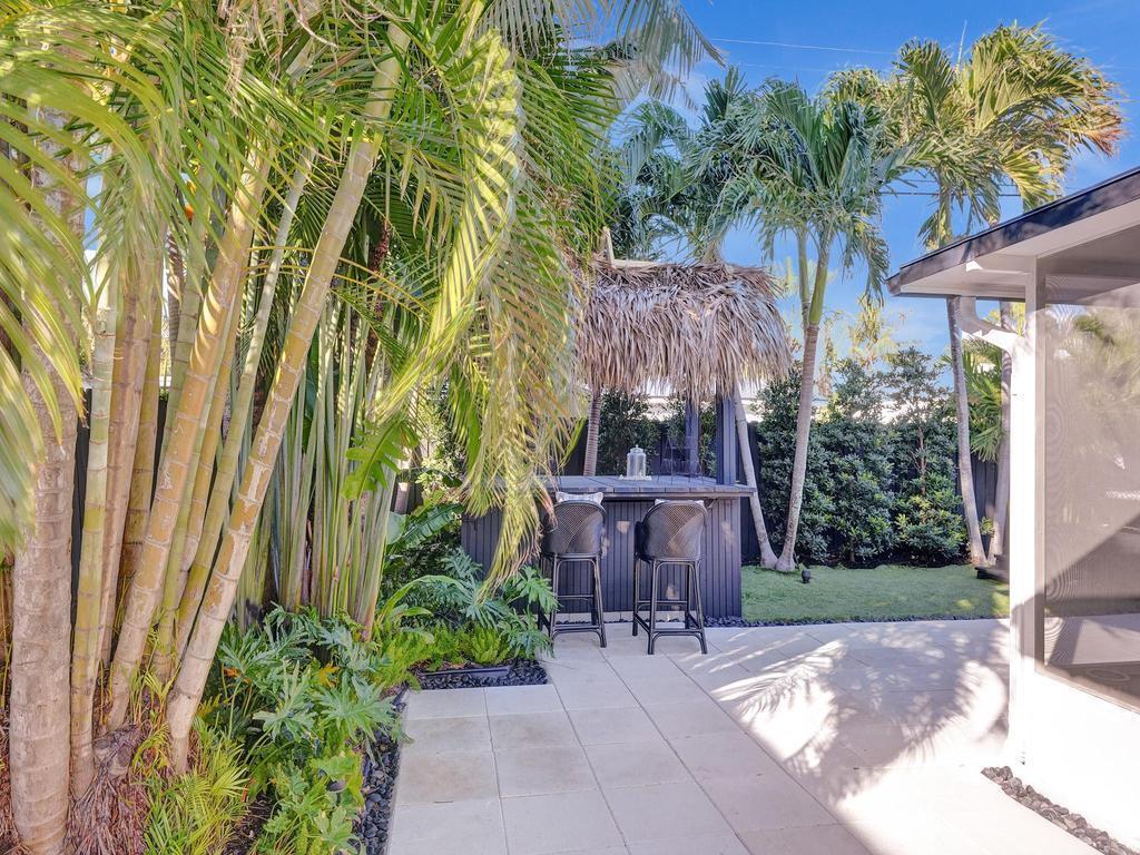 LAKE COVE IN - Residential Lease