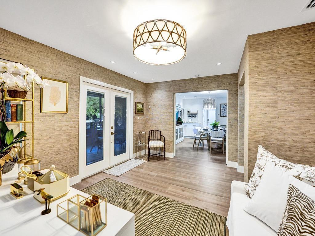 LAKE COVE IN - Residential Lease