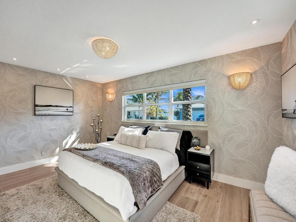 LAKE COVE IN - Residential Lease