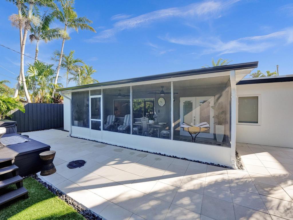 LAKE COVE IN - Residential Lease