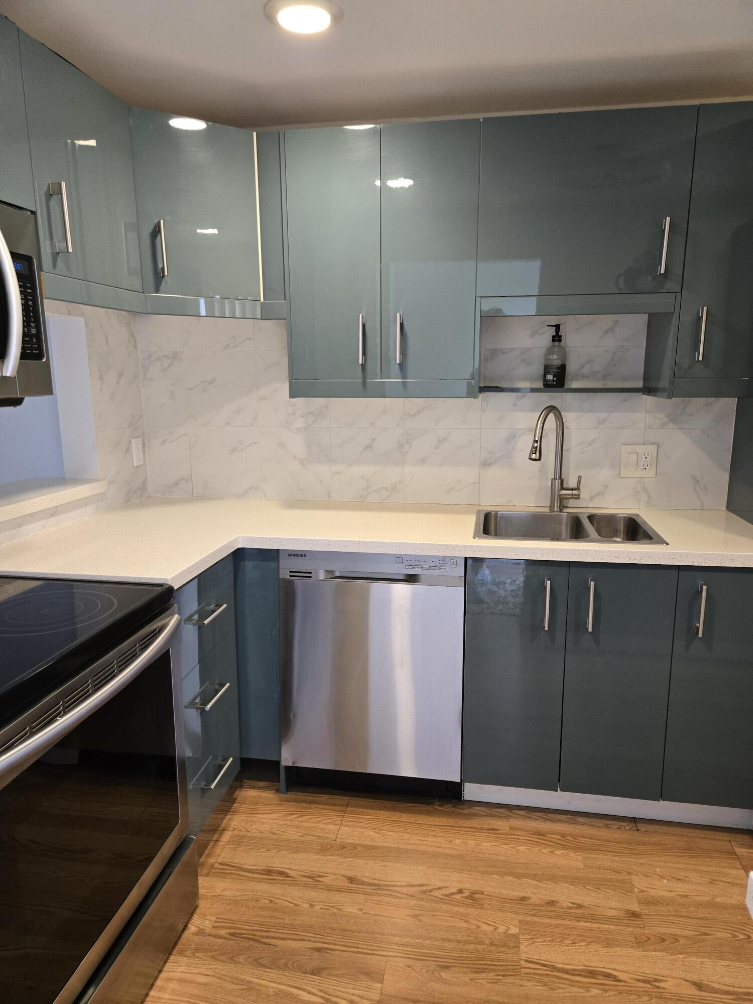 OXFORD CONDO - Residential