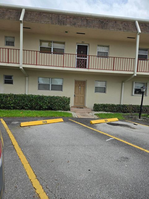 Property photo of 103 Oxford 400, West Palm Beach, FL 33417
