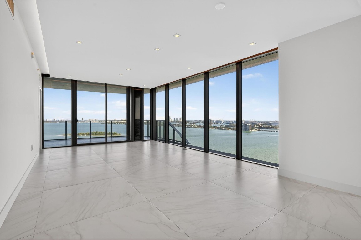 700 NE 24th Street 2207