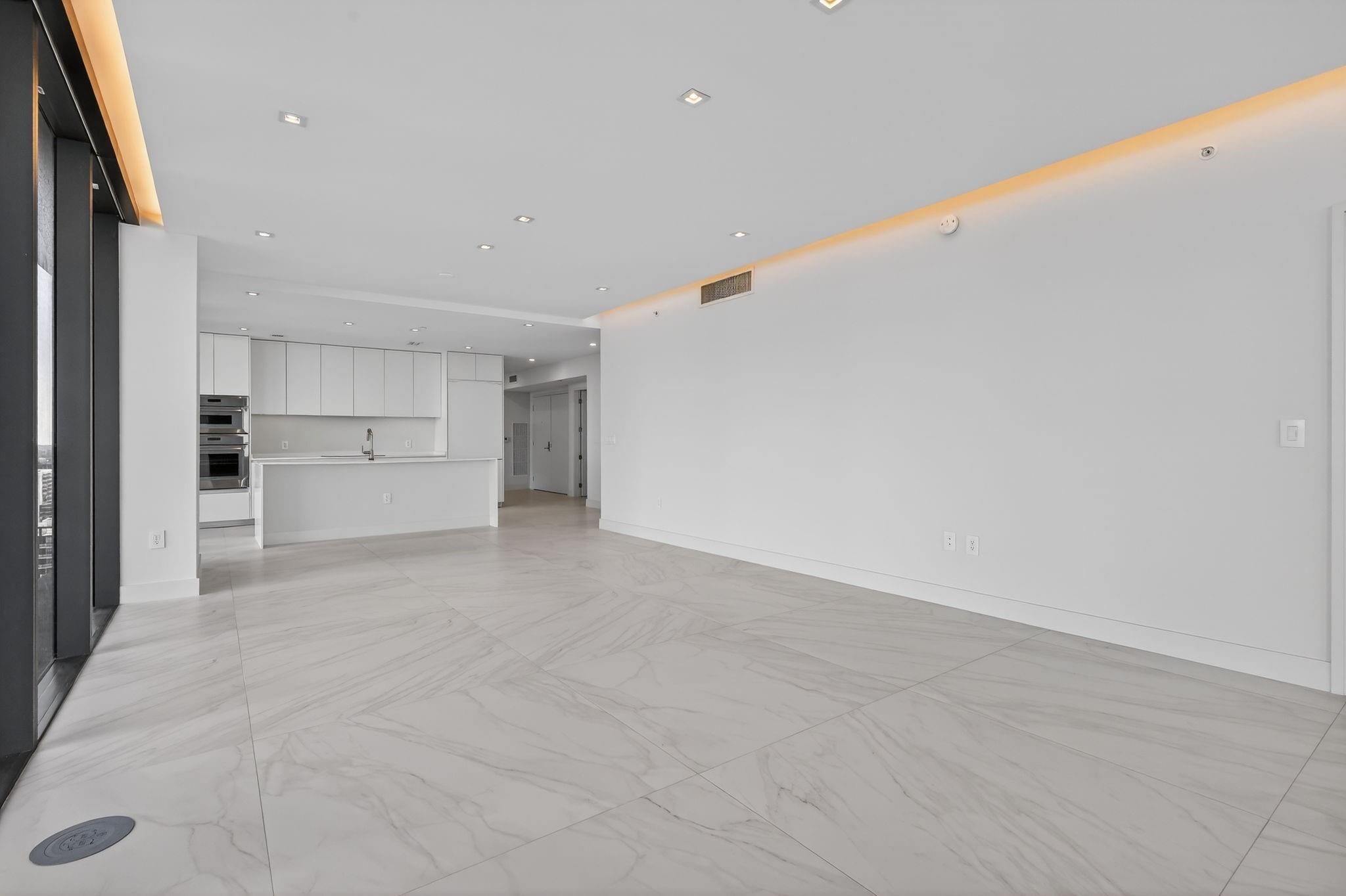 ARIA RESERVE SOUTH - Residential Lease