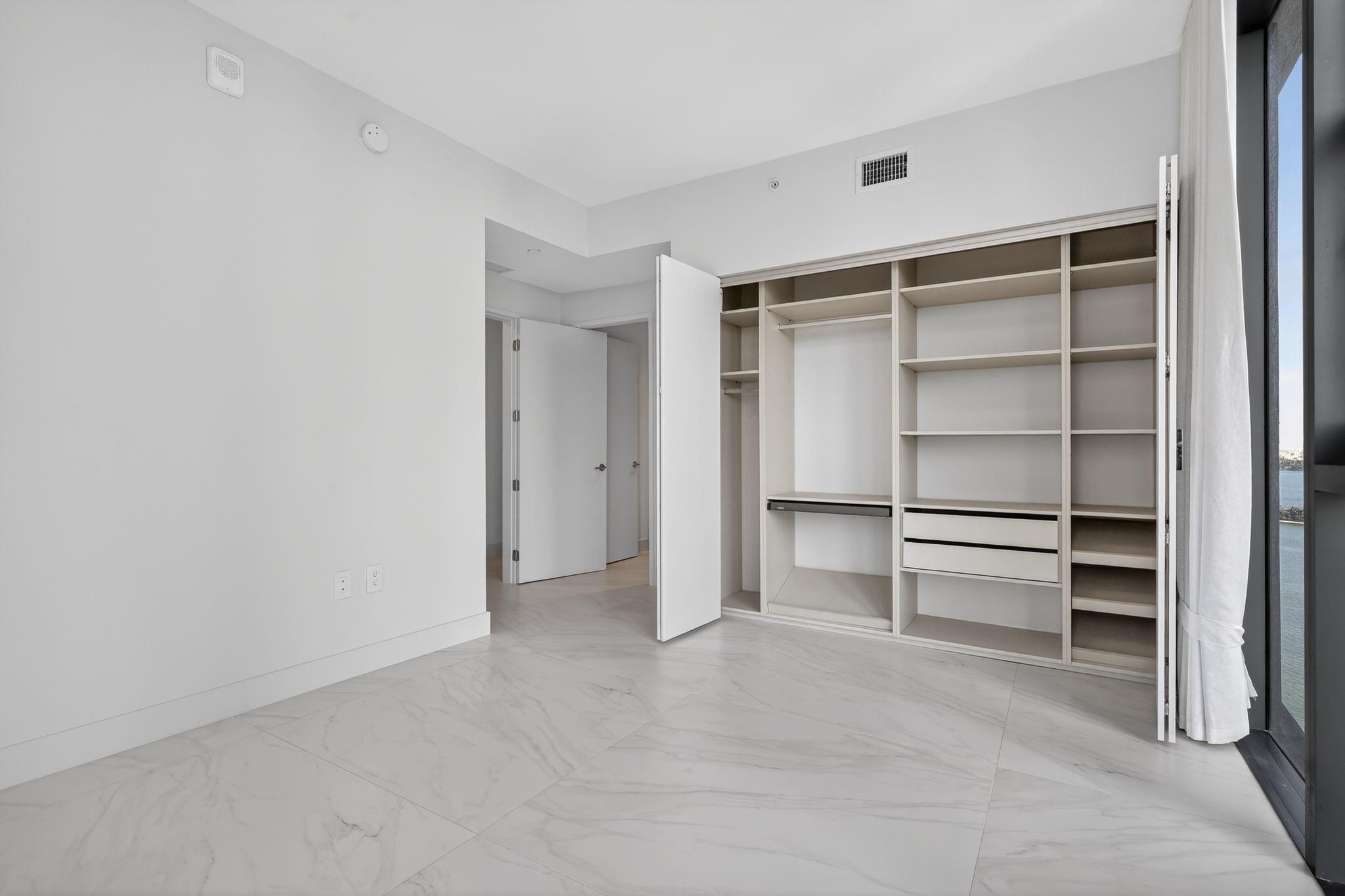 ARIA RESERVE SOUTH - Residential Lease