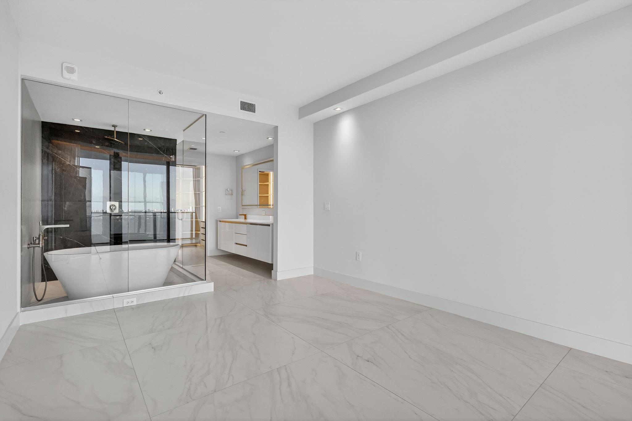 ARIA RESERVE SOUTH - Residential Lease