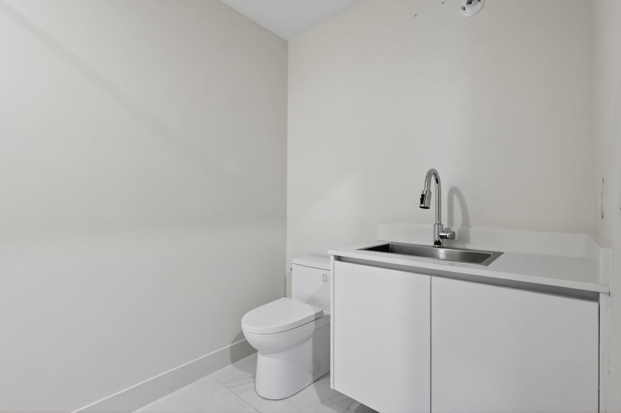 ARIA RESERVE SOUTH - Residential Lease