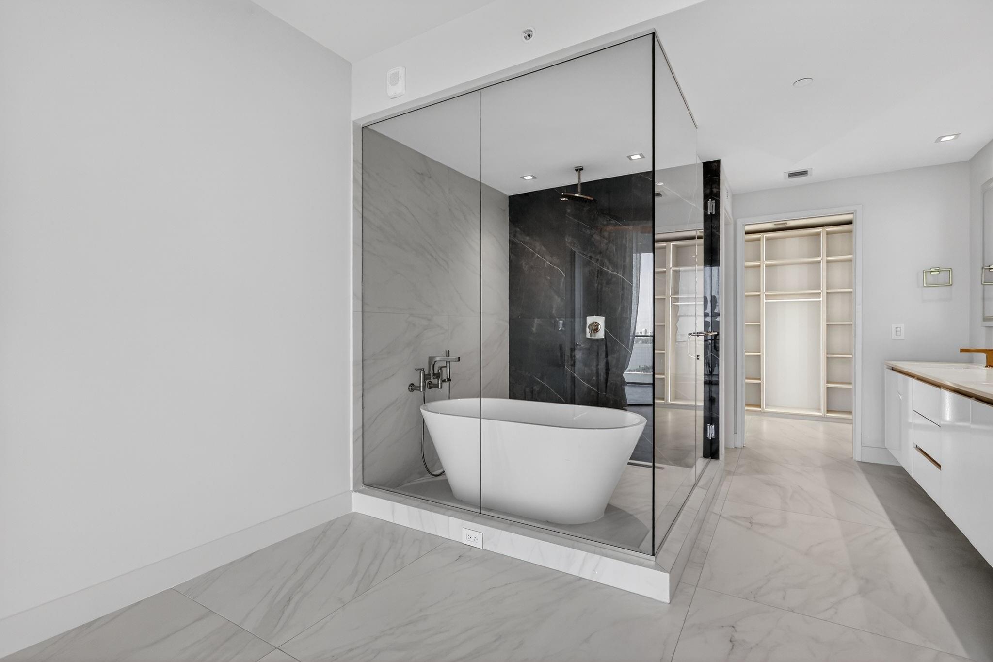 ARIA RESERVE SOUTH - Residential Lease