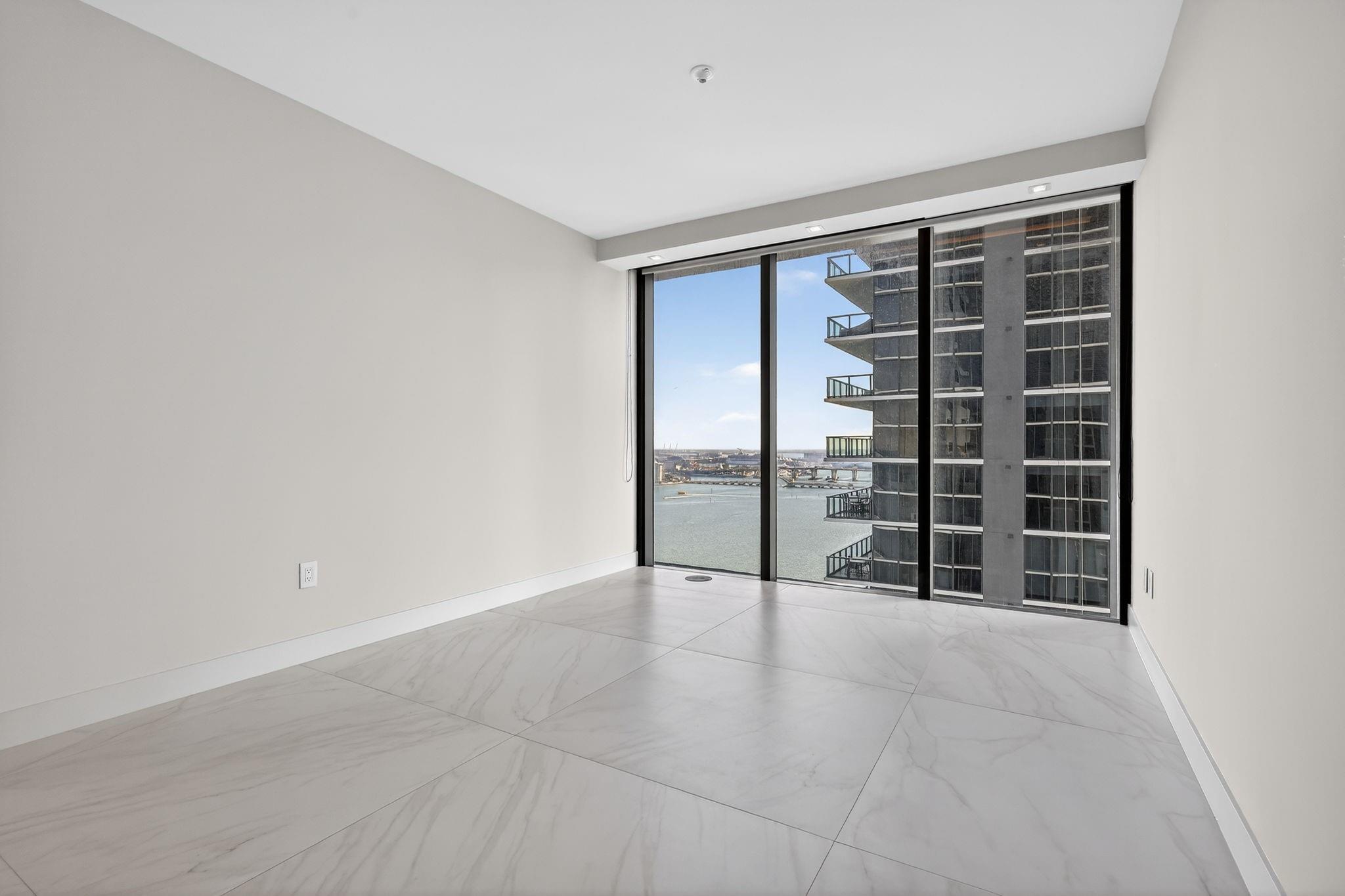 ARIA RESERVE SOUTH - Residential Lease