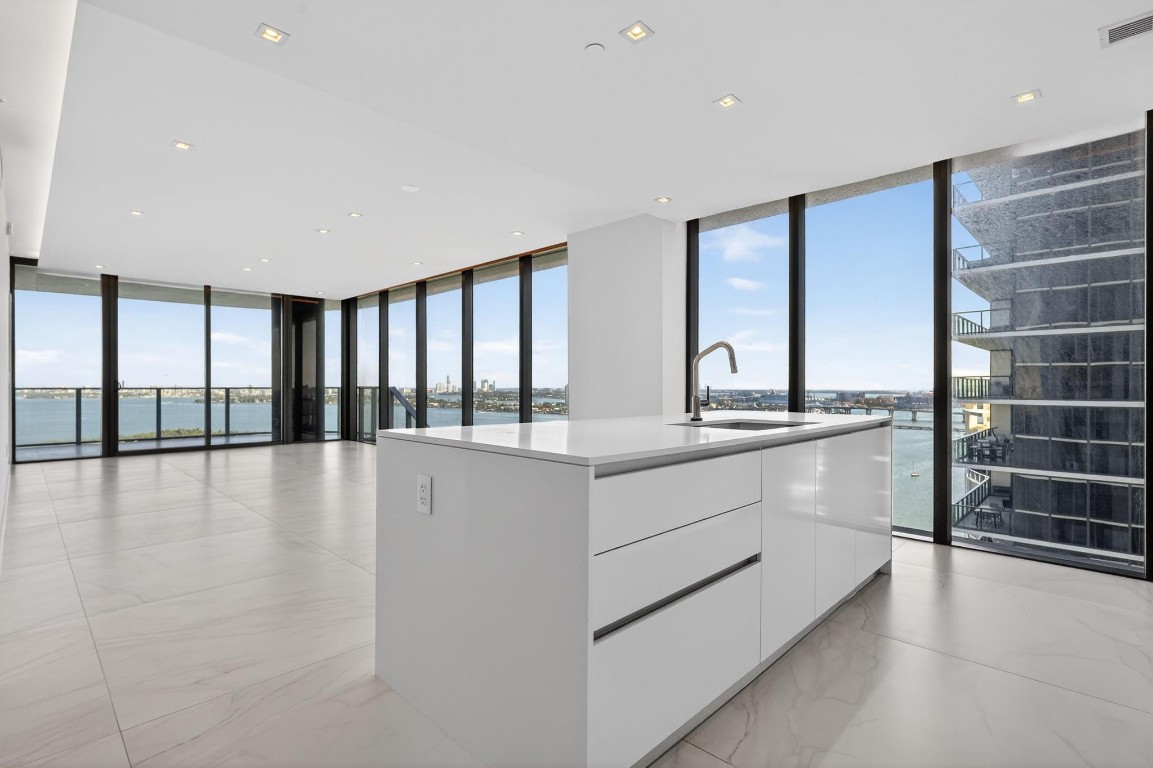 700 NE 24th Street 2207