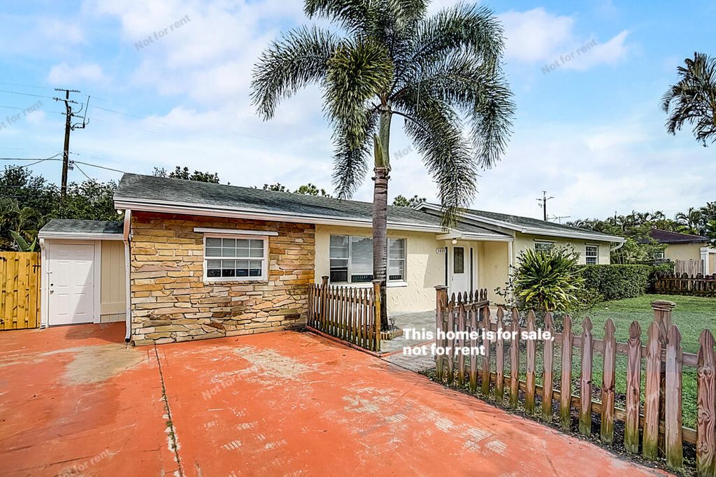 Photo of 3800 Beverly Drive, Palm Springs, FL 33461 (MLS # R10790383)