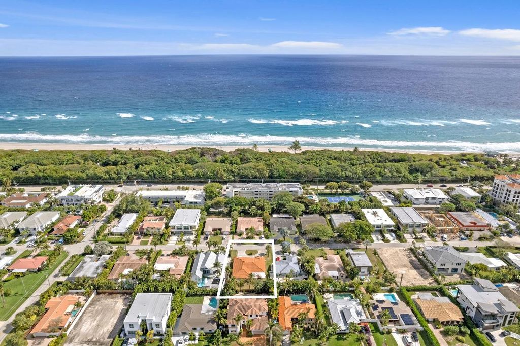 Photo of 232 NE Wavecrest Way, Boca Raton, FL 33432 (MLS # R11057635)