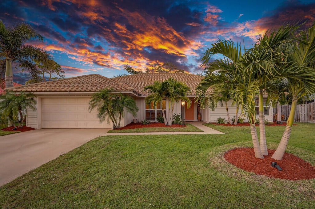 Photo of 2545 Bordeaux Court, Palm Beach Gardens, FL 33410 (MLS # R11069284)