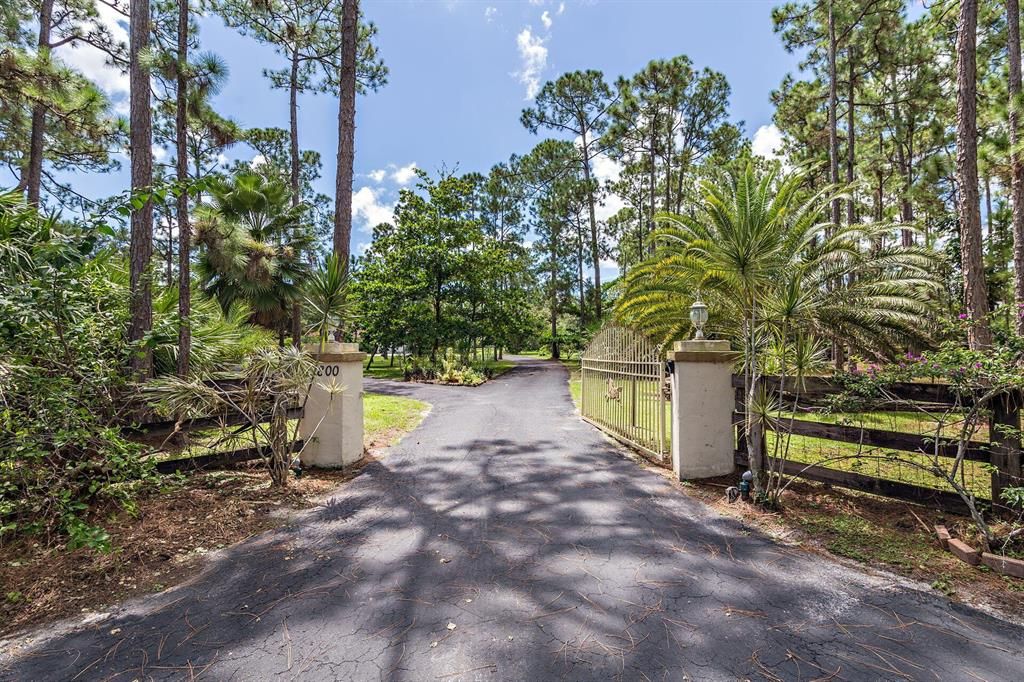 Photo of 12800 Mallard Creek Drive, West Palm Beach, FL 33418 (MLS # R10744735)