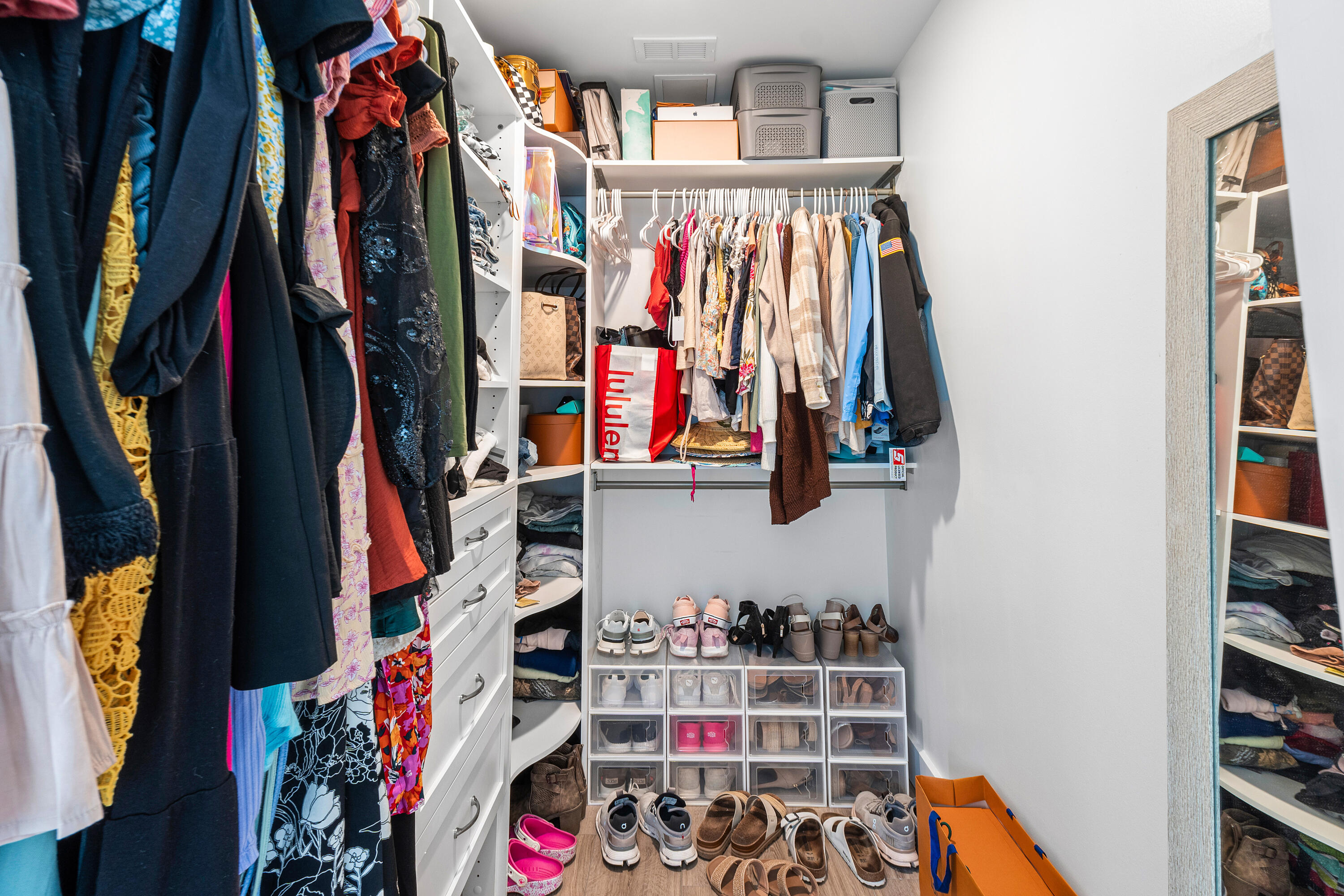 LAWN LAKE - Residential