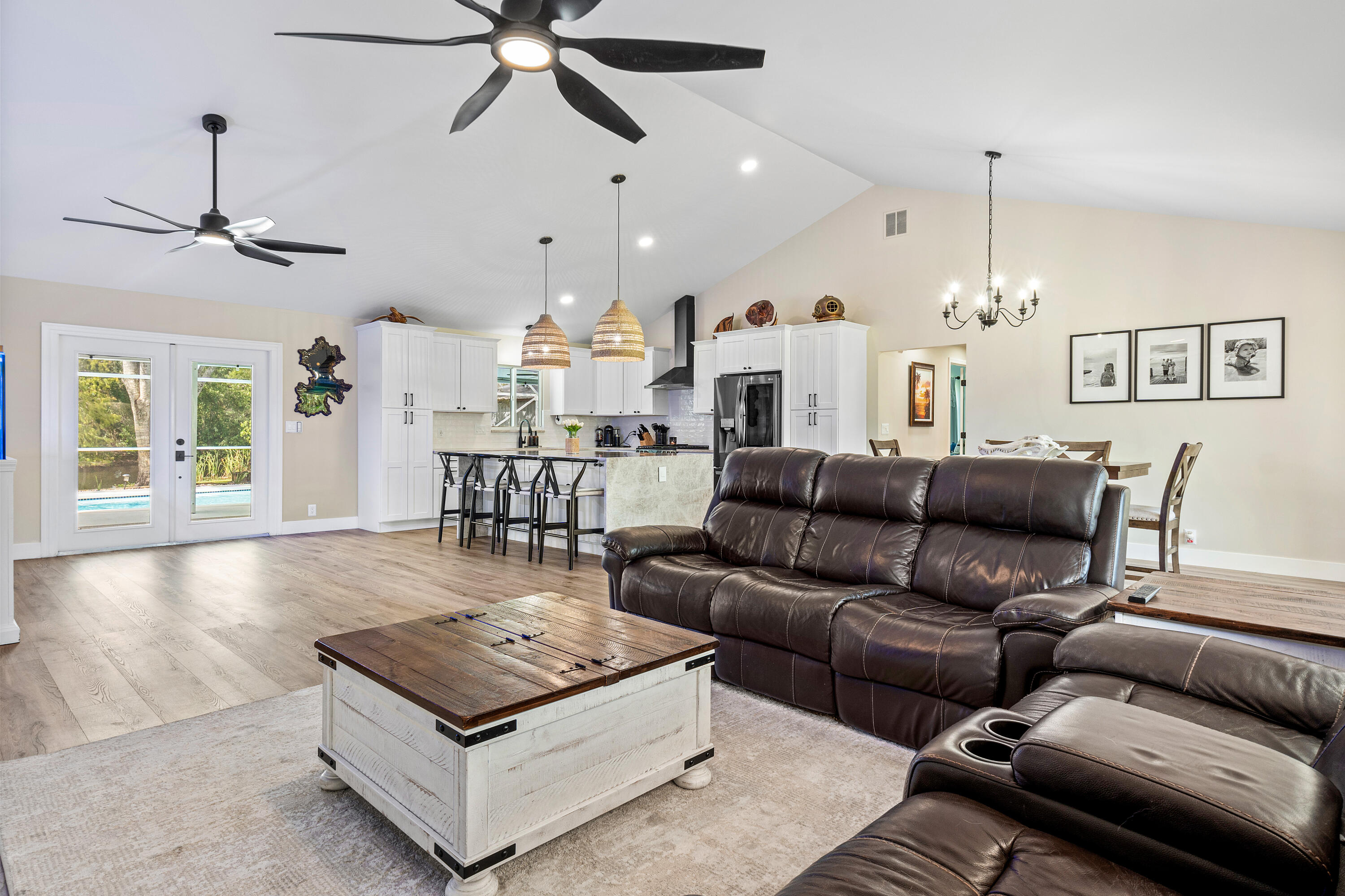 LAWN LAKE - Residential